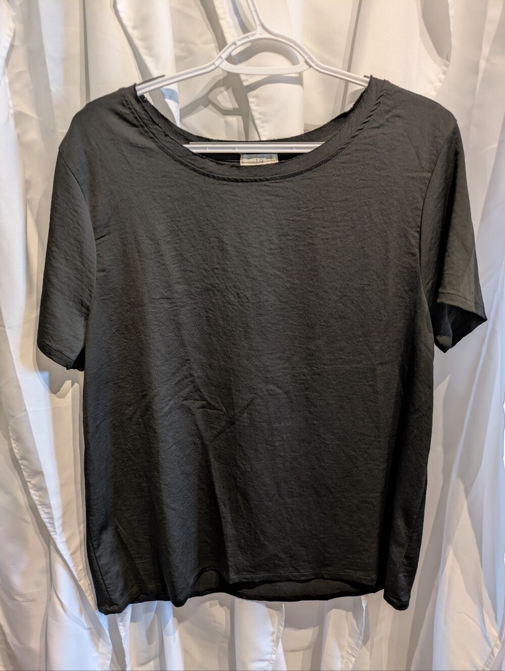 3 📌  T.la Charcoal Gray Raw Edge Scoop Neck Tee - Size L